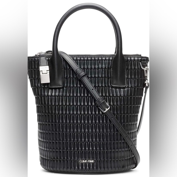 Calvin Klein Modern Essentials Organizational Bucket
High quality vegan leather. - Picture 10 of 10